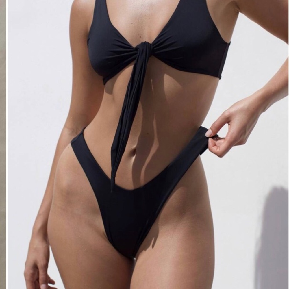 437 Kenzie Bottoms 🖤 OPEN TO TRADE